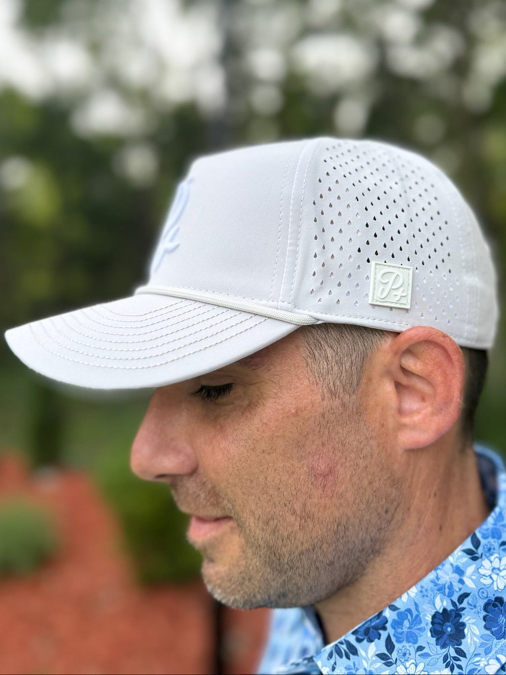 Premium Performance Curved Brim Golf Hat – Par Plus P+, Lt Gray Color